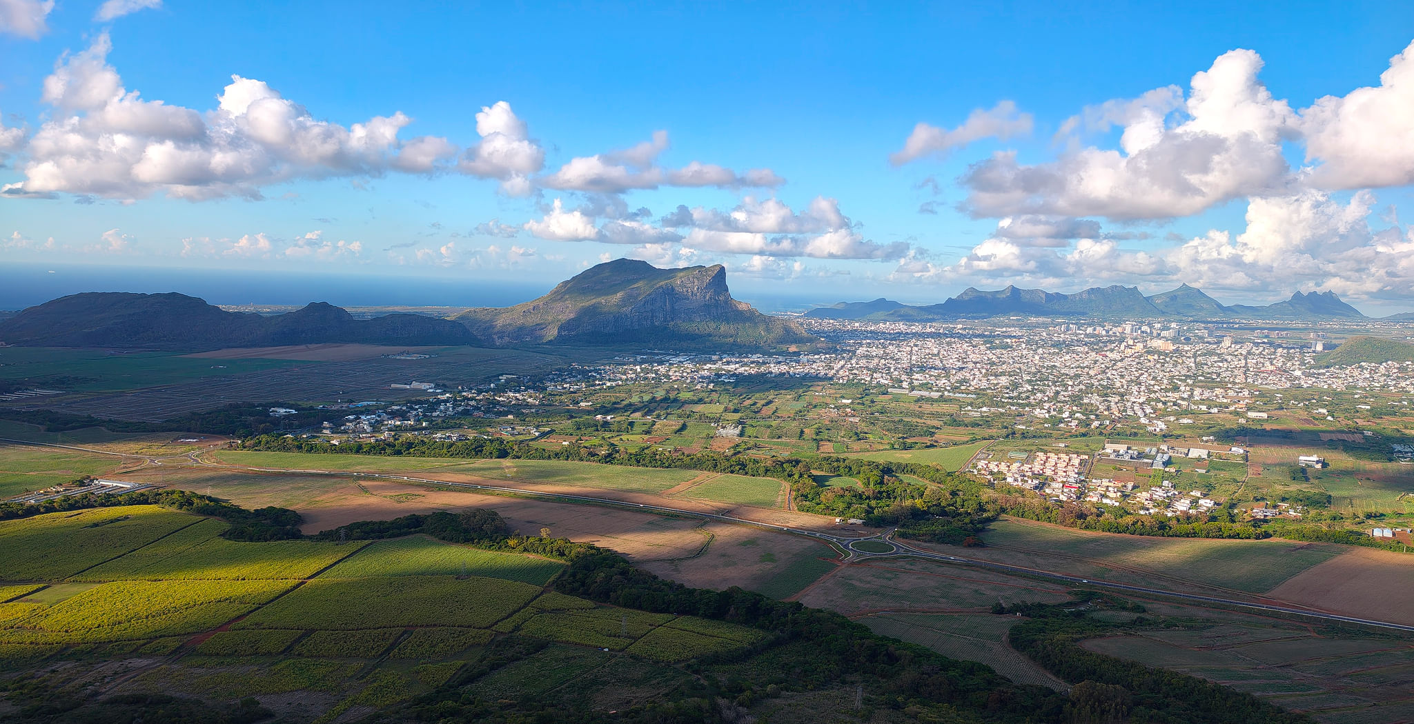 Motorola Signature 5G Dual SIM 1TB, 16GB RAM Phone (Global Version) 22 image